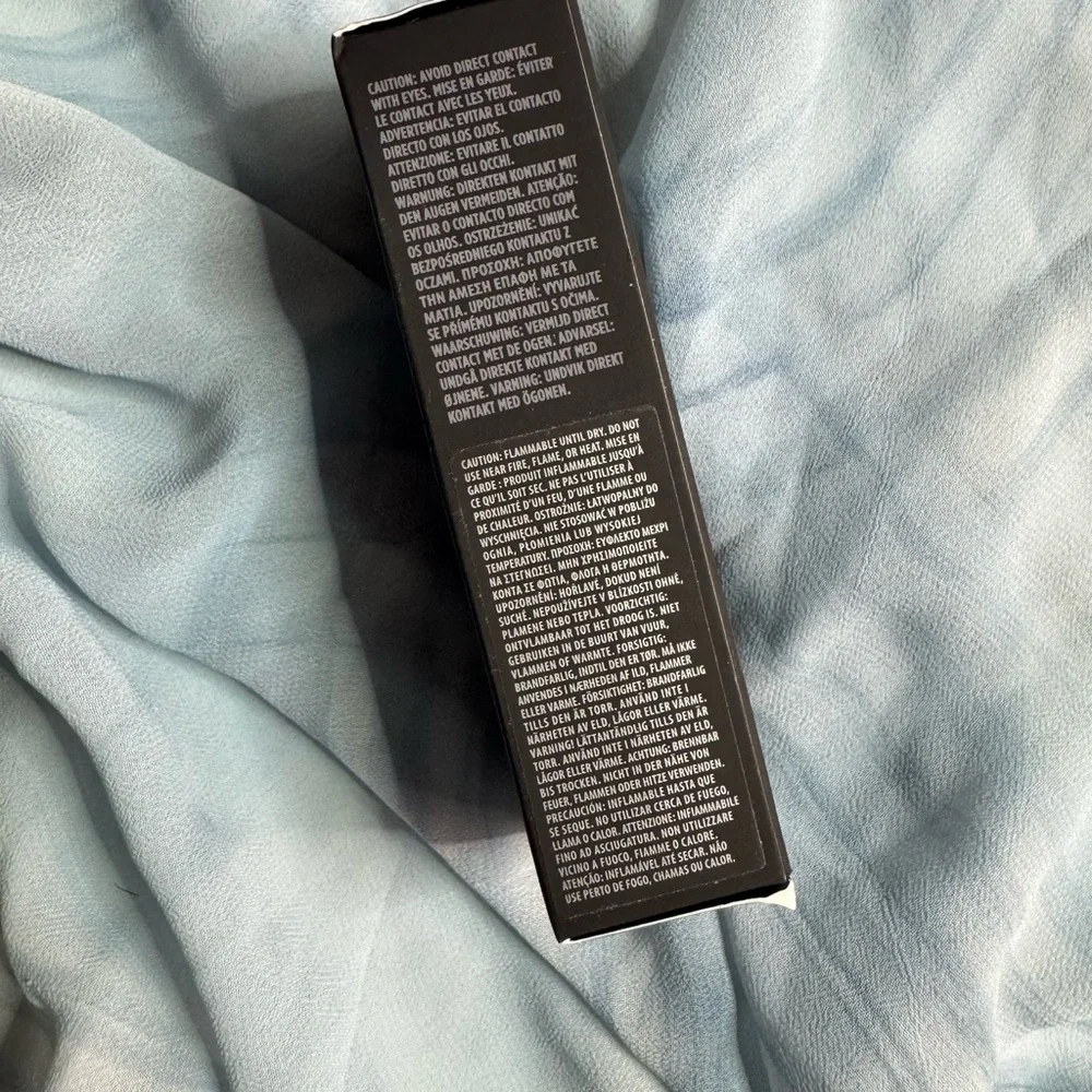laura mercier or weightless