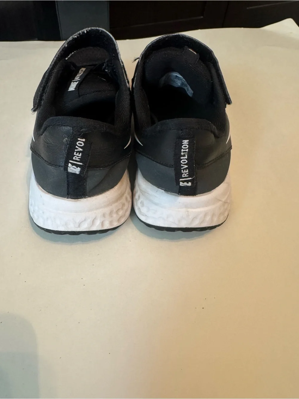 Nike revolution 2y