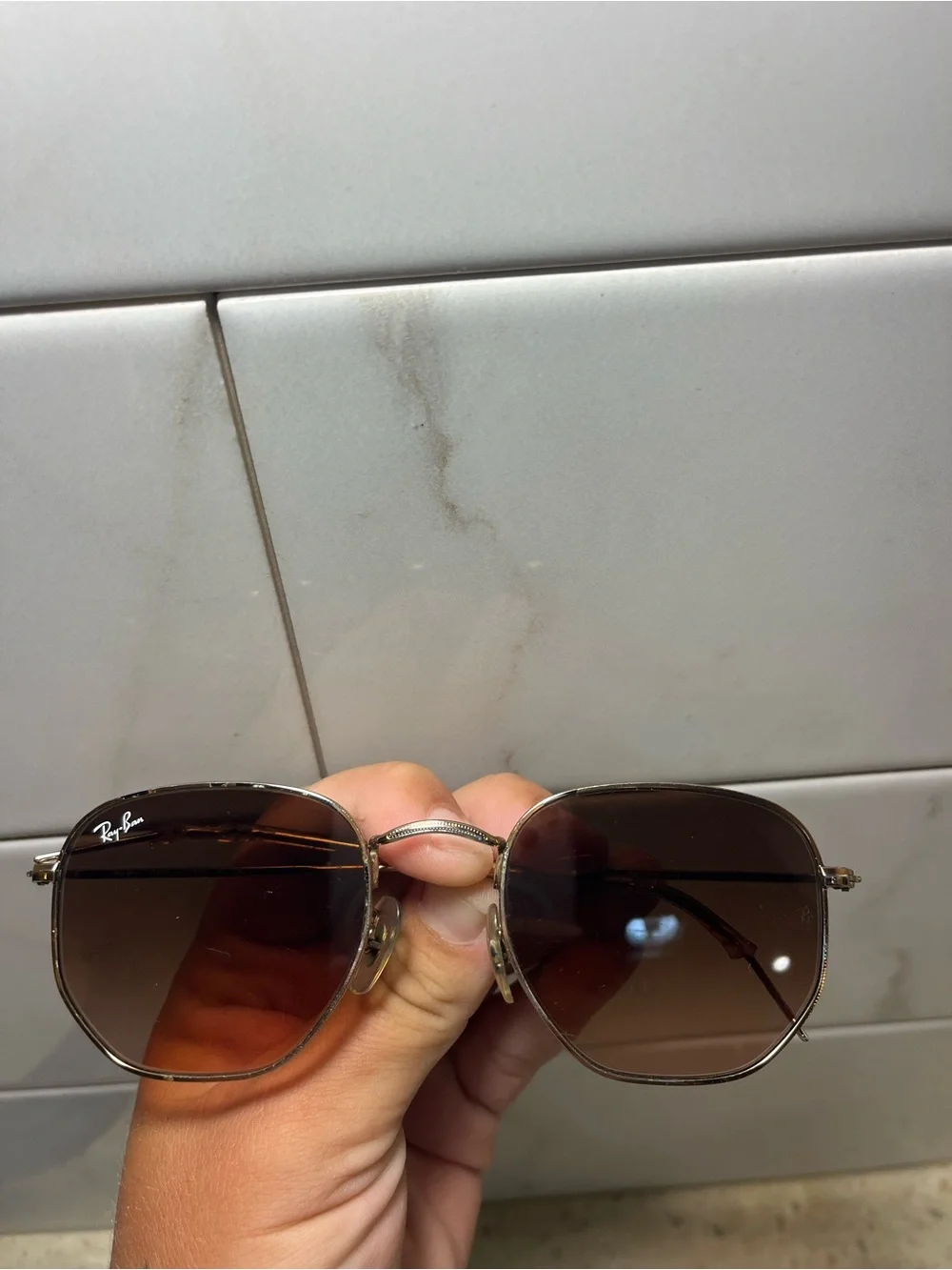 Ray-Ban wear ear