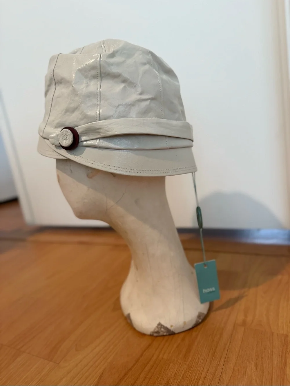 Hoss Intropia stylish cream
