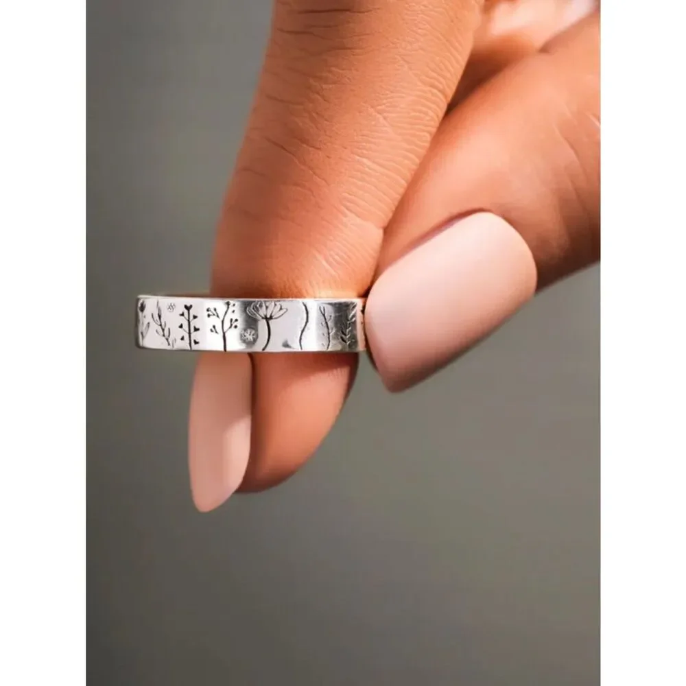 NWT Boho Wildflower Engraved Band Ring Dandelion Floral Flower Inscribed