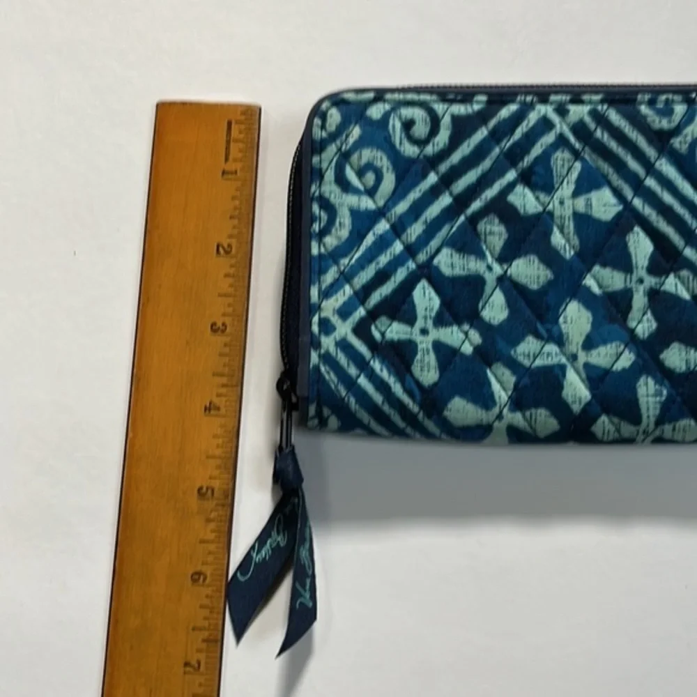 Vera Bradley have outer section