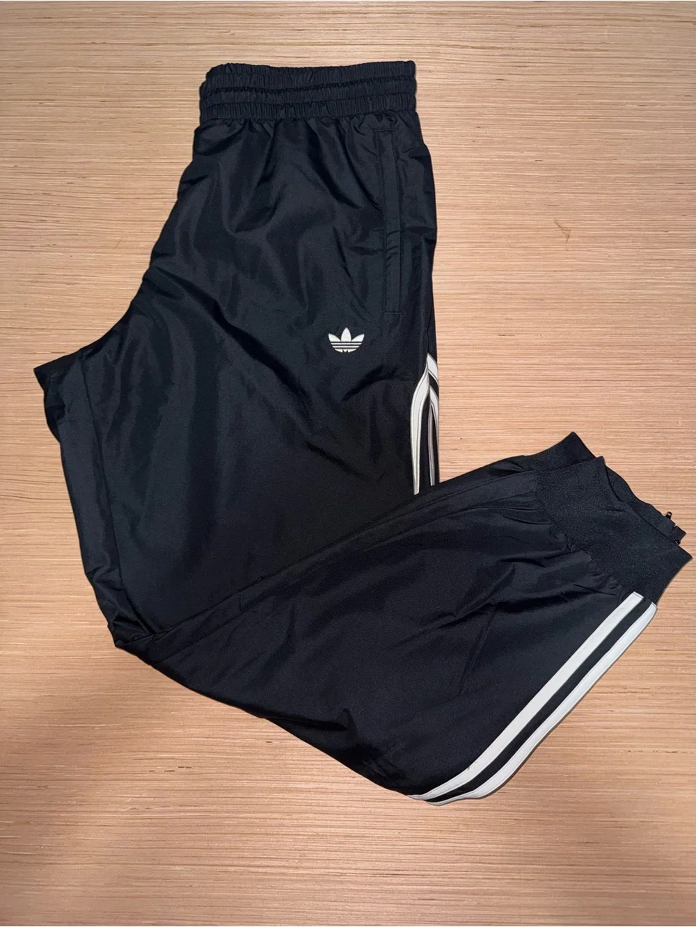 adidas color black