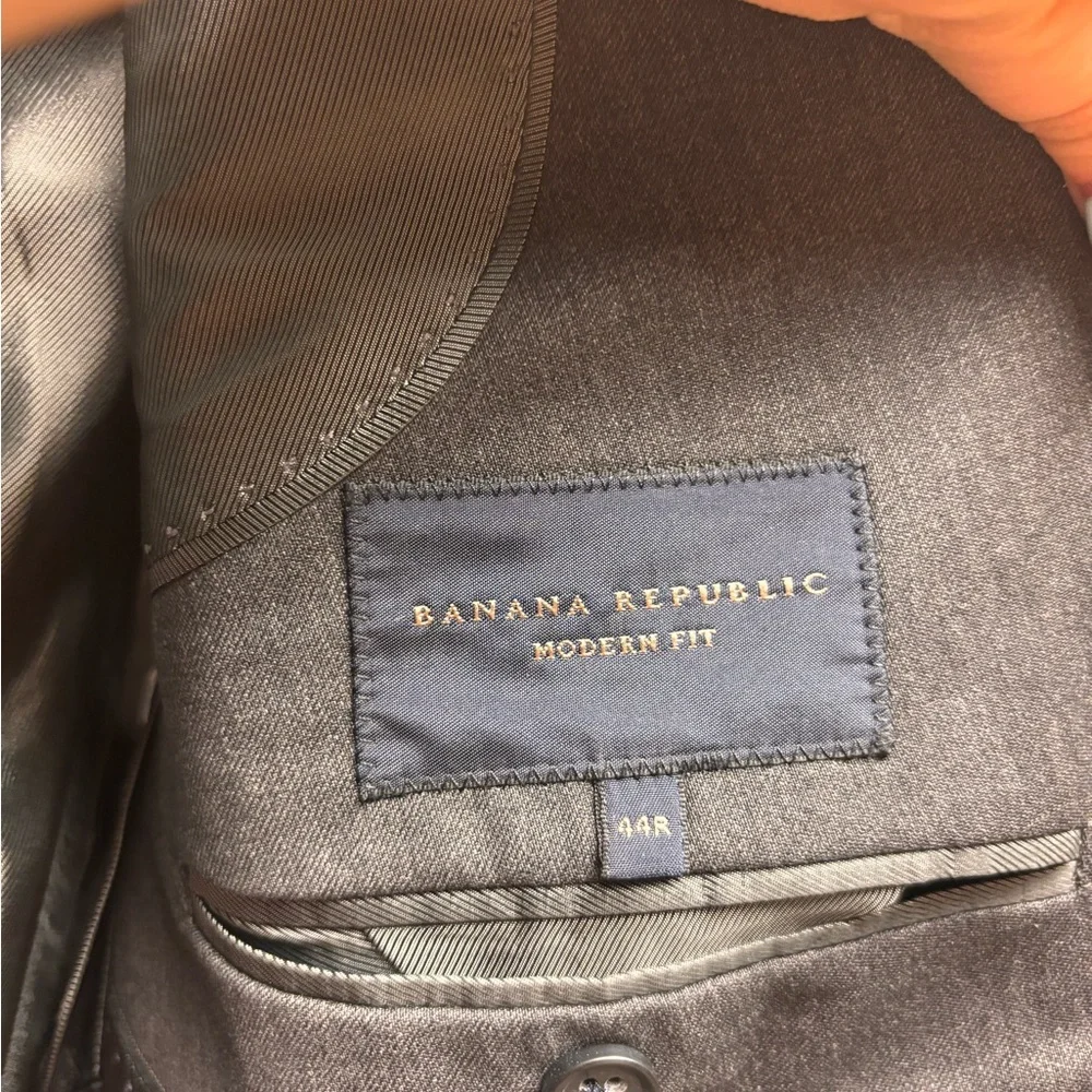 Banana Republic sharp modern
