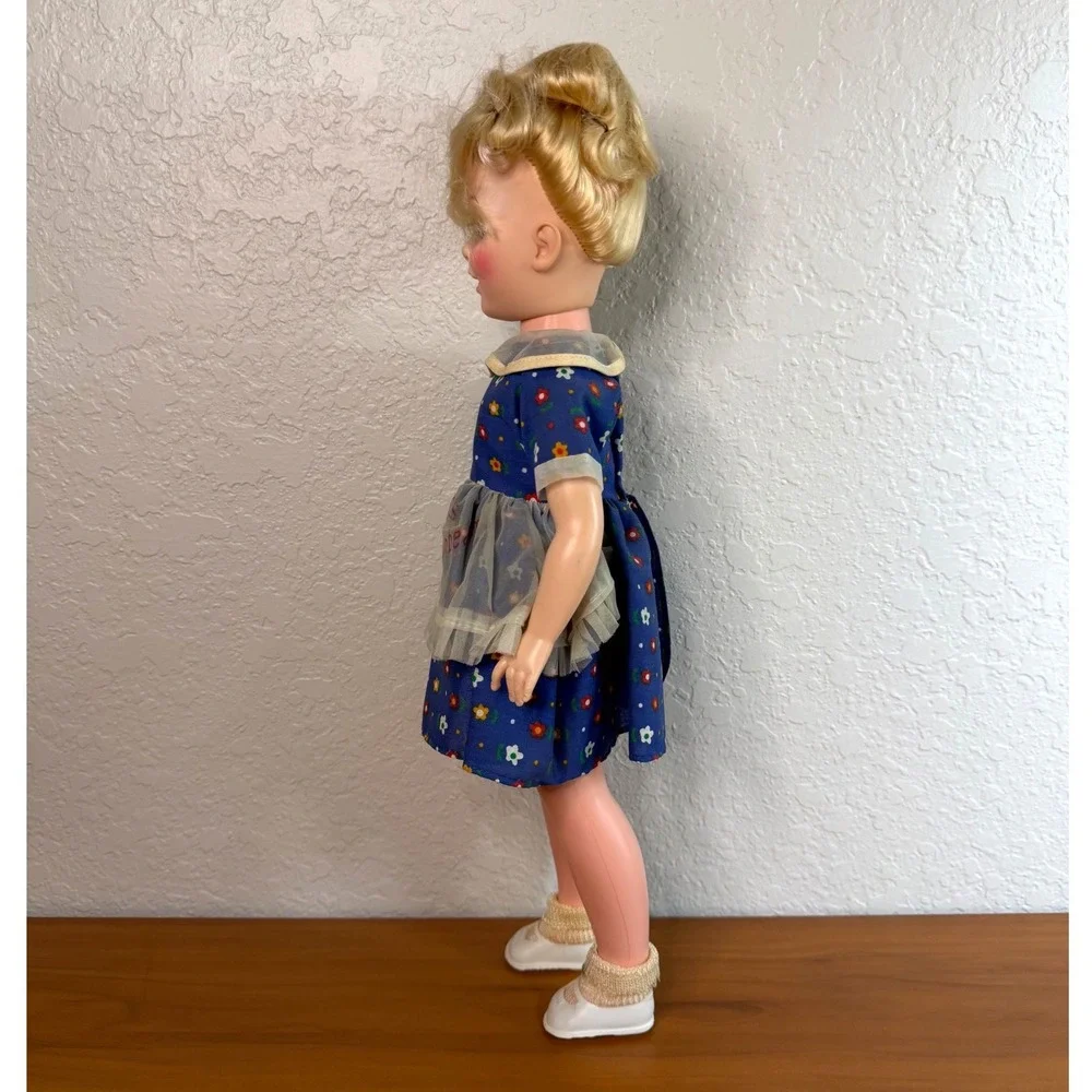 Vintage EEGEE Miss Sunbeam Doll 17 Inch Blue Floral Dress Blonde Hair Green Eyes