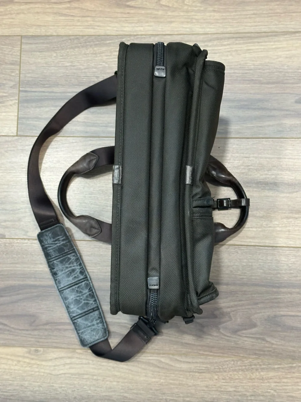 Tumi great preowned
