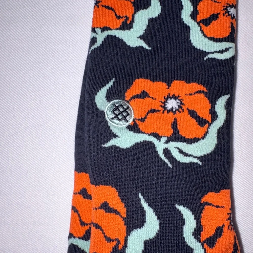 Stance broadcast floral