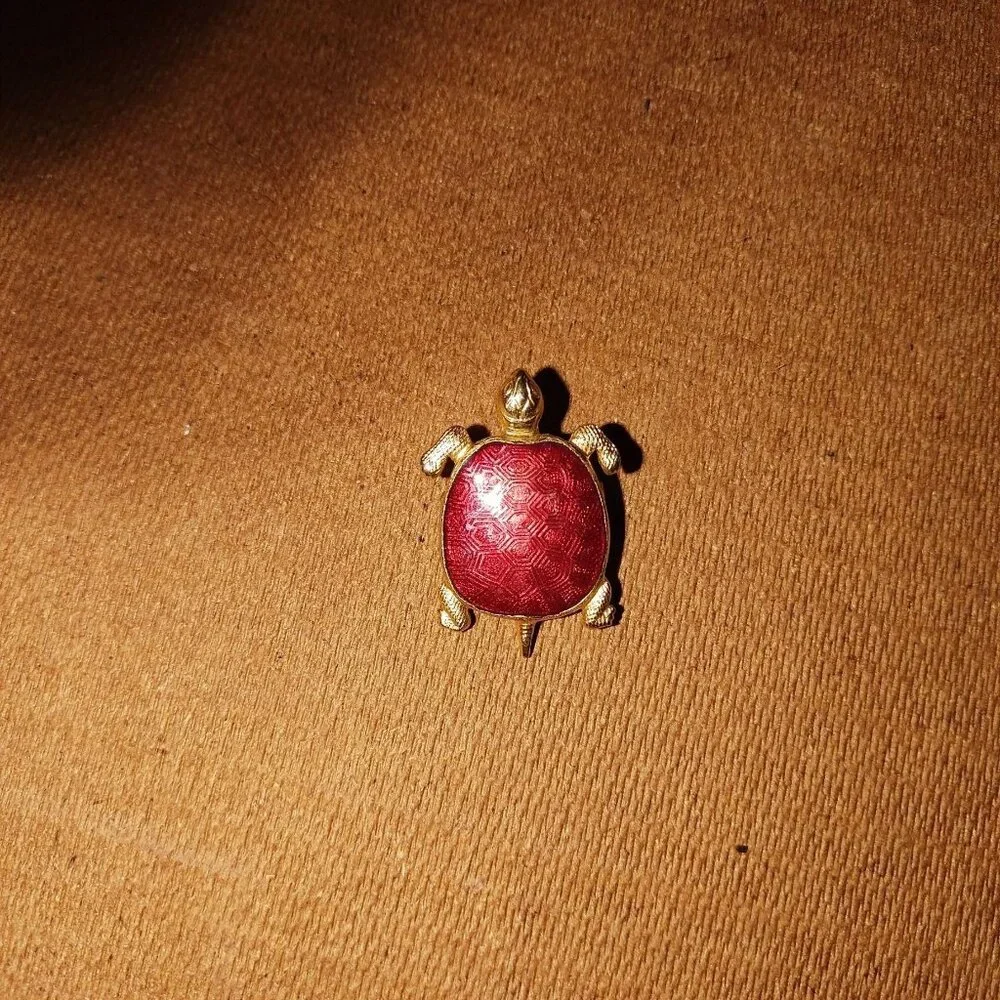 Vintage Gold Tone Turtle Brooch Pin With Red Enamel Shell
