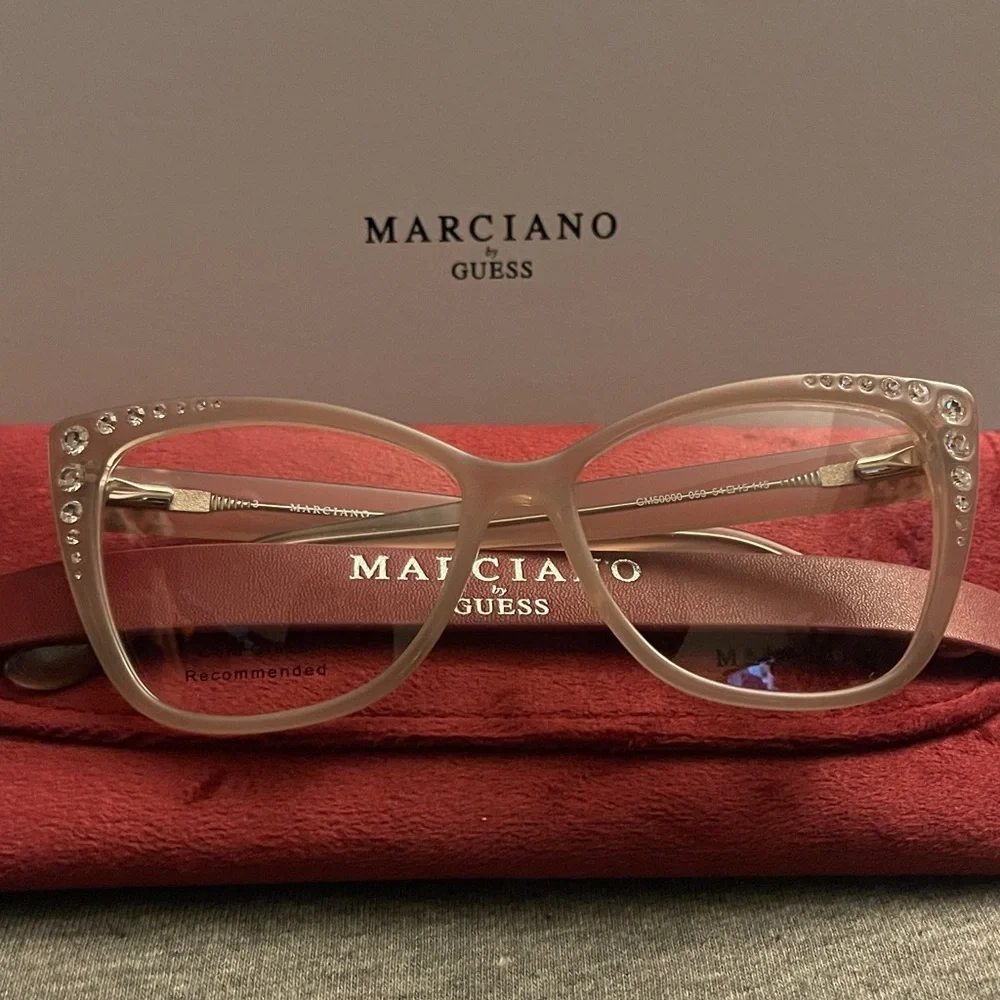Guess by Marciano •sold rays butterfly