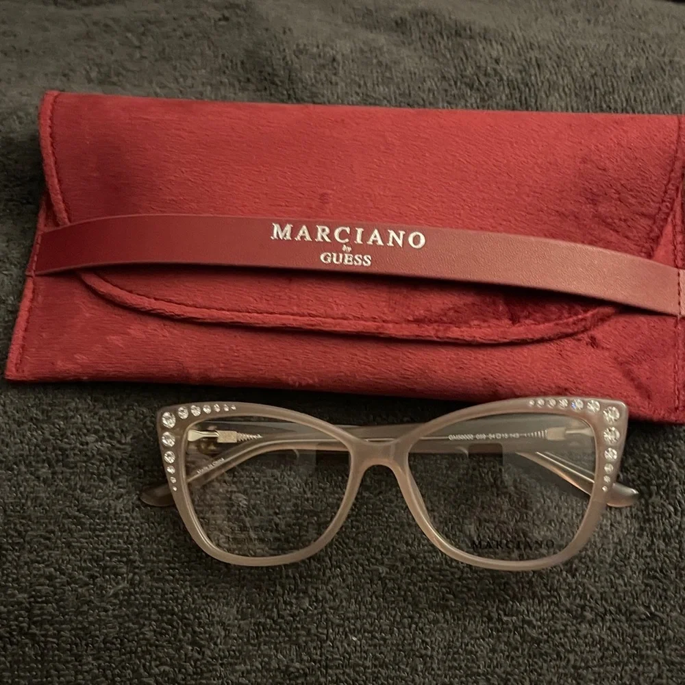 Guess by Marciano design sparkling frame