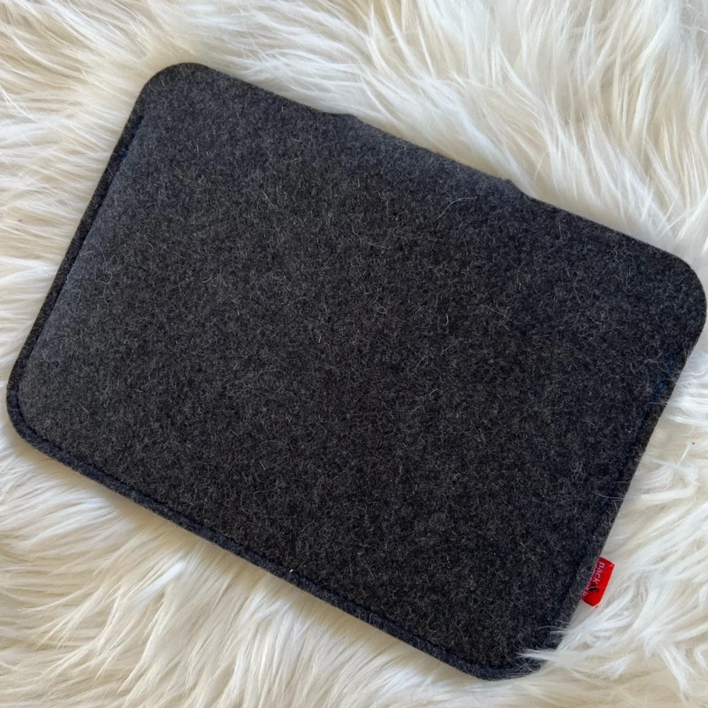 PACK & SMOOCH Wool Felt Mini IPad Case