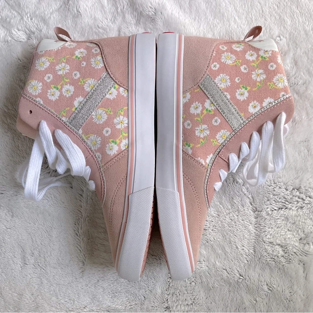 NWOT Adorable AIRWALK Big Girls High Tops Size 5
