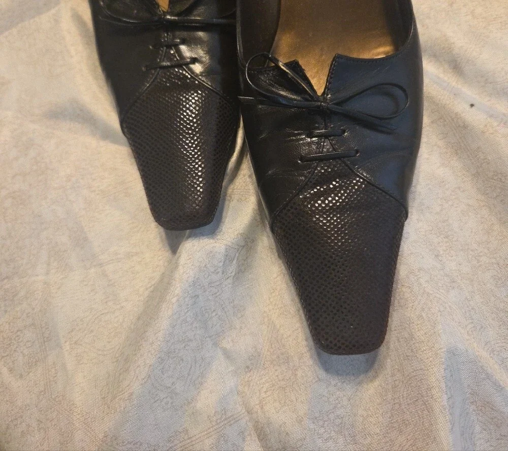 Stuart Weitzman classic stuart