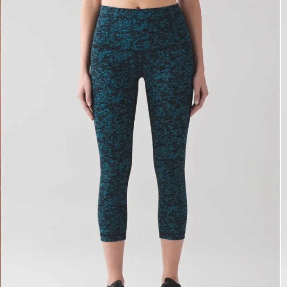 Lululemon Wunder Under Crop (Hi-Rise) Iced Wave Capri Black Size 2