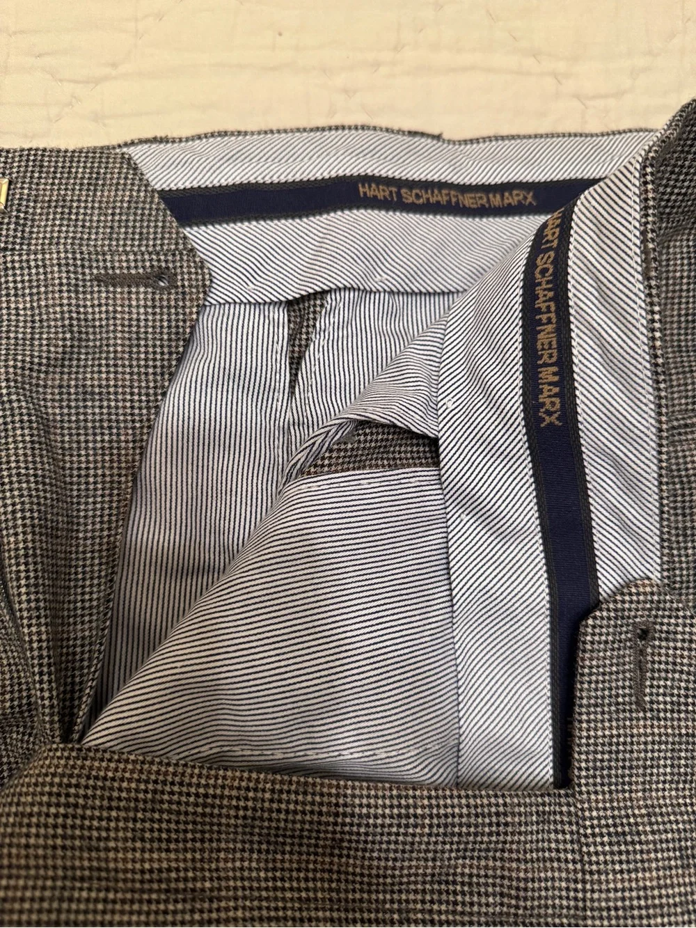 Hart Schaffner Marx textured men’s loops