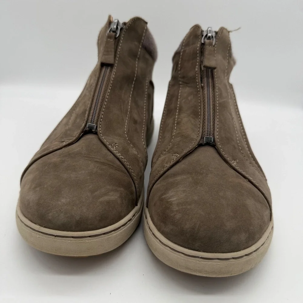 Clarks zipper excellent casual