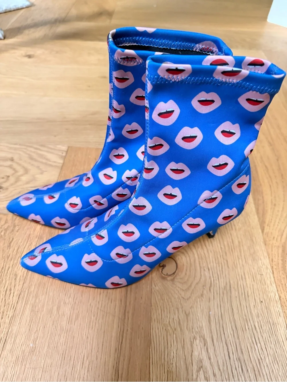 Zara eye catching