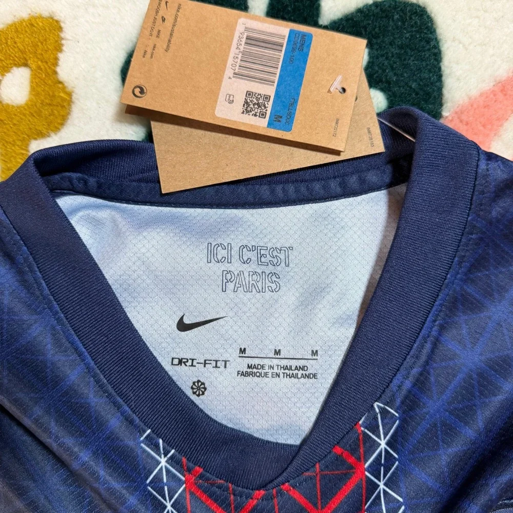 Nike authentic paris