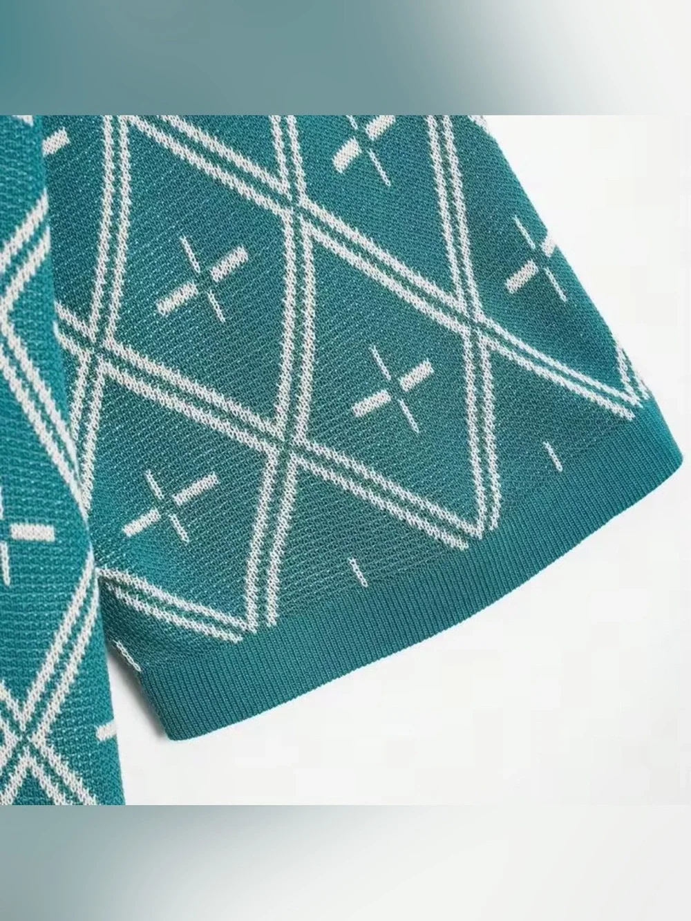 Nitagut crew neckline