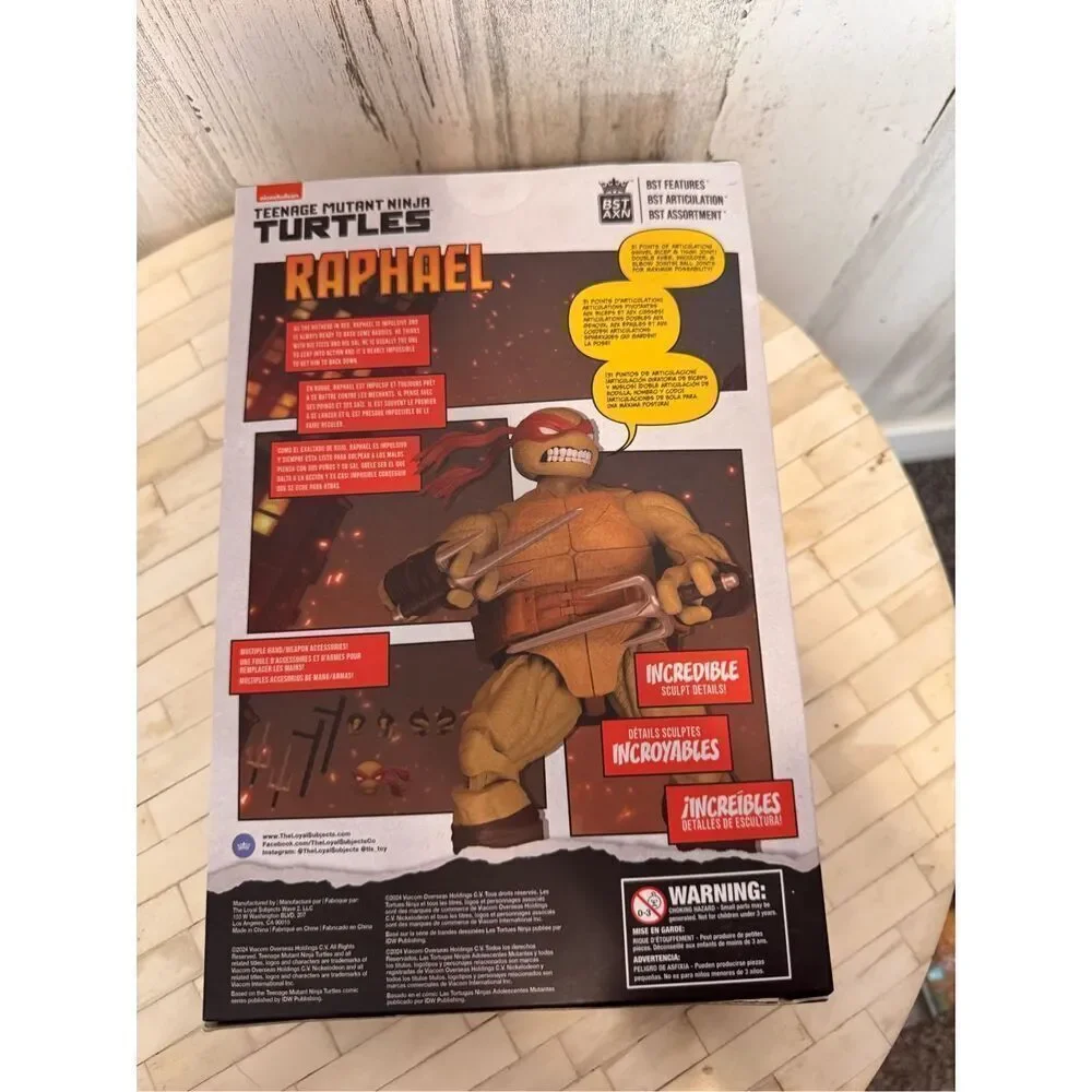 TEENAGE MUTANT NINJA TURTLES RAPHAEL COMIC BOOK + ACTION FIGURE