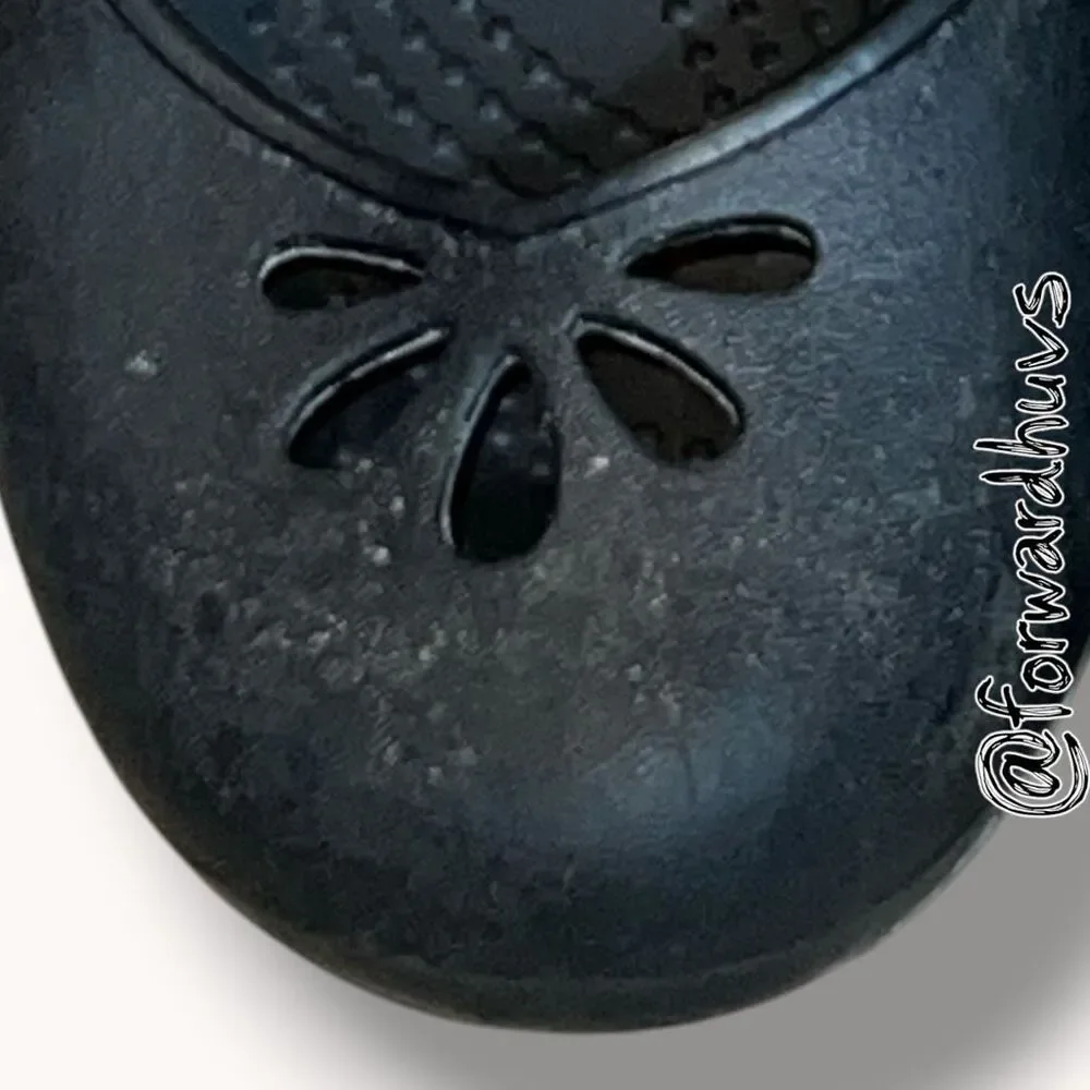 CROCS pre owned