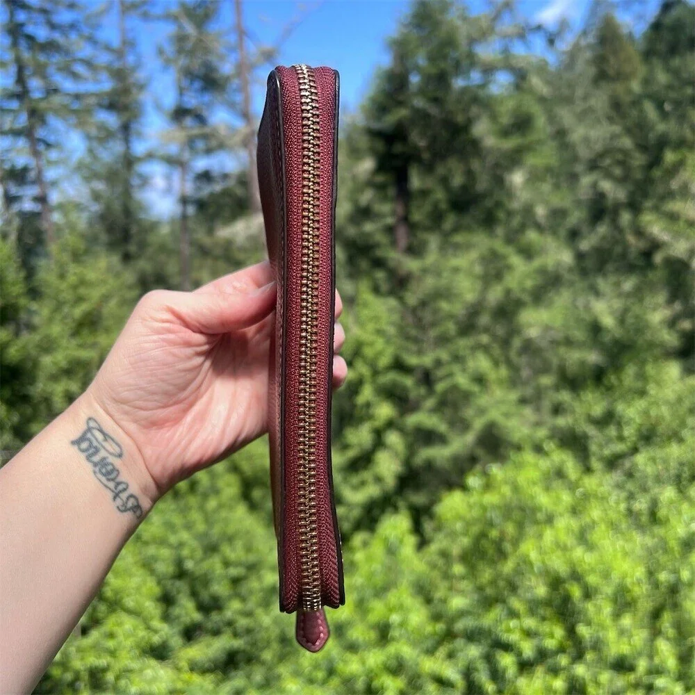 Coach length zip closure