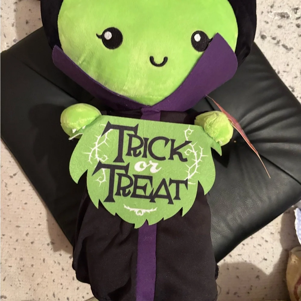 Disney Maleficent Greeter‎
