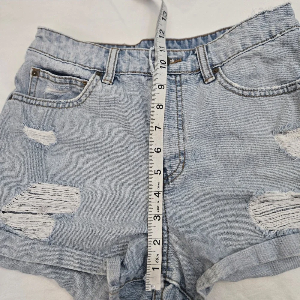 Billabong button cutoff fit