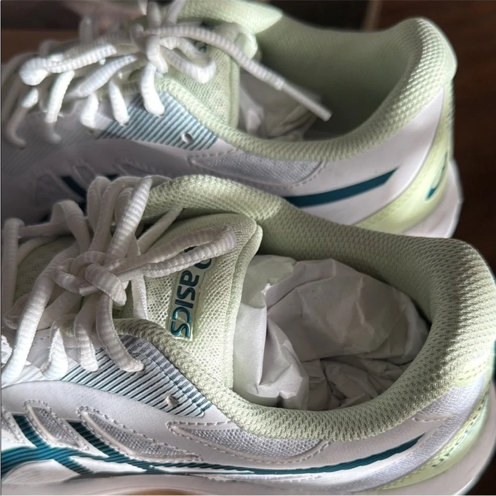 Asics women’s up
