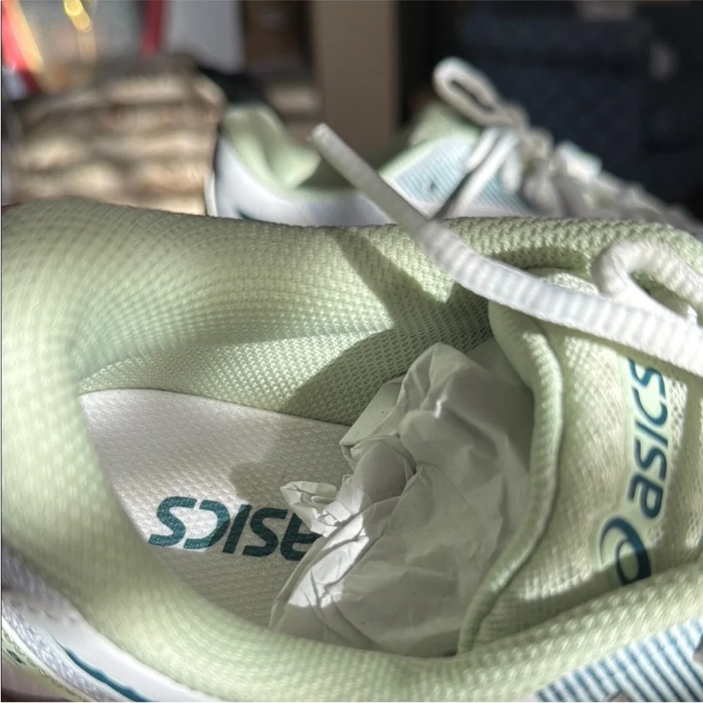 Asics women’s up