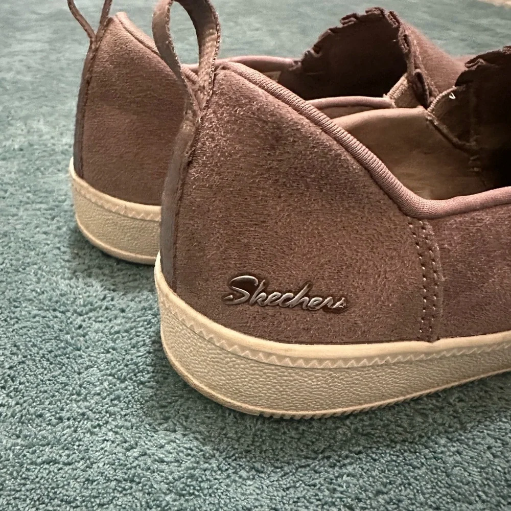 Skechers pre loved