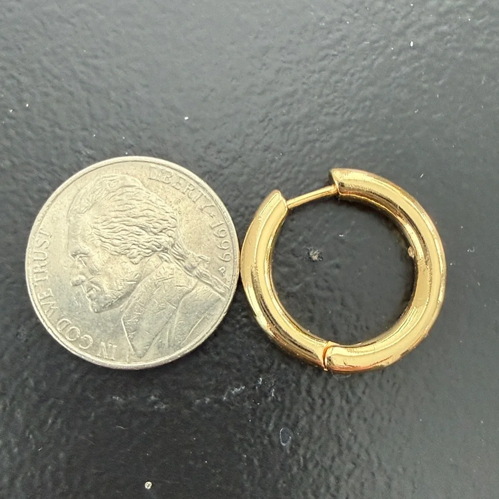 BaubleBar retails earrings posts