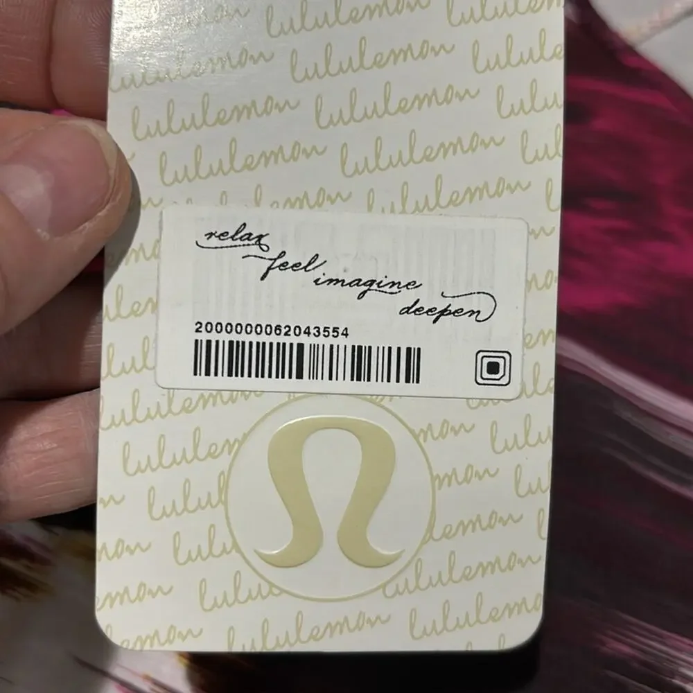 Lululemon 10 5 Mile Singlet burgundy white nwt designed to cover bum & be loose