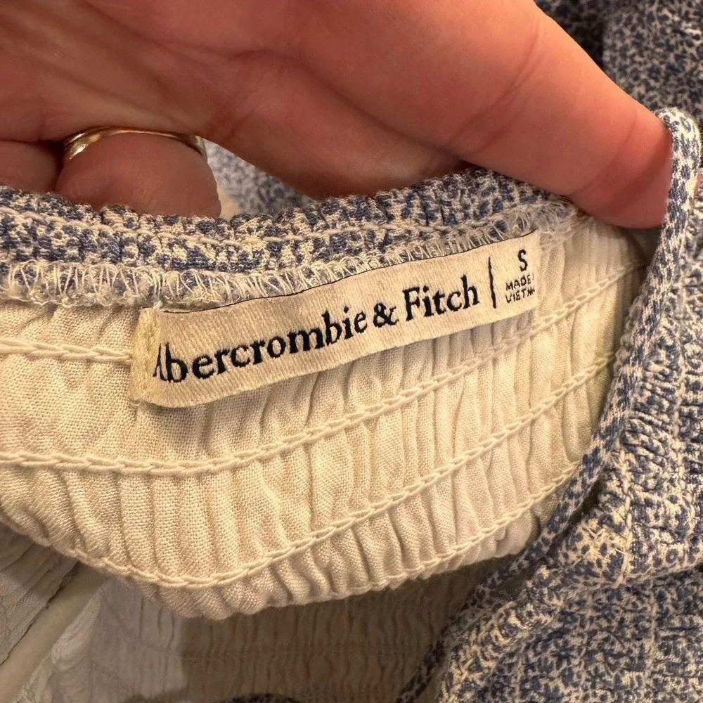 Abercrombie & Fitch lightweight blue
