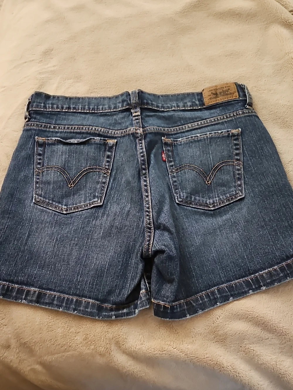 Levis classic dark