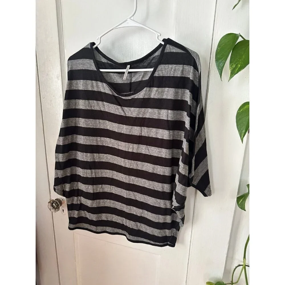 Tresics scoop neck