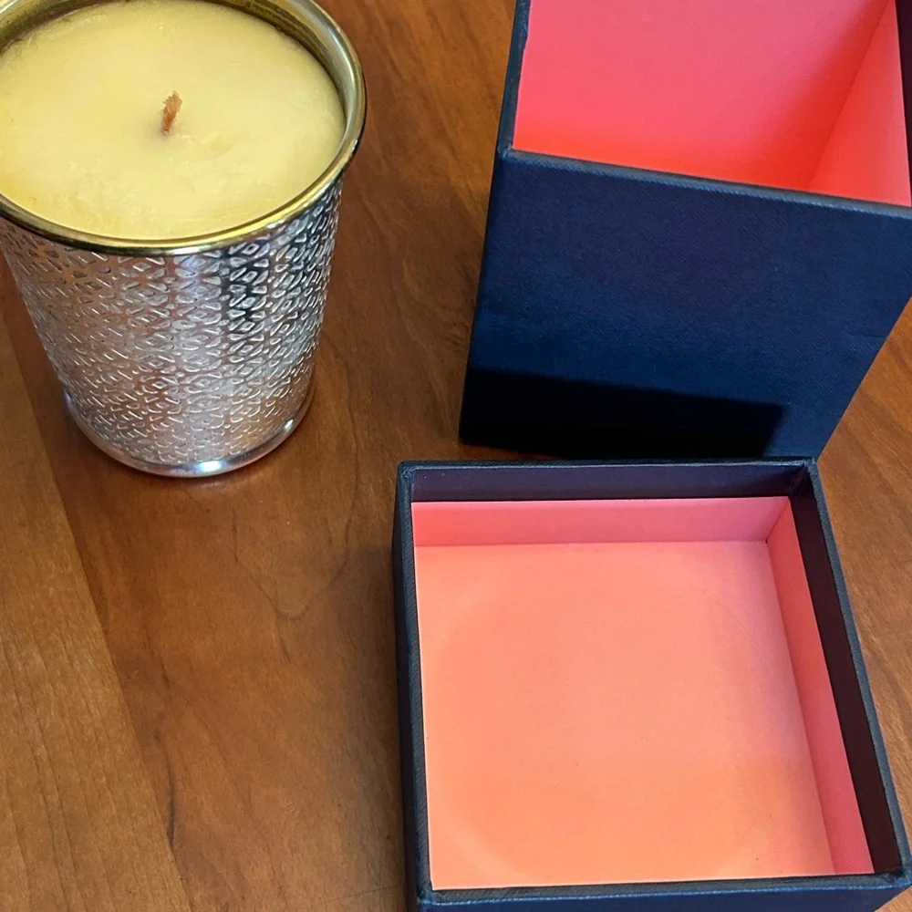 Oscar de la Renta luxurious candle