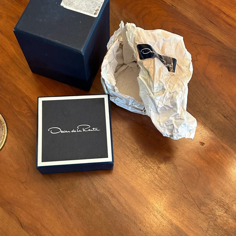 Oscar de la Renta luxurious candle