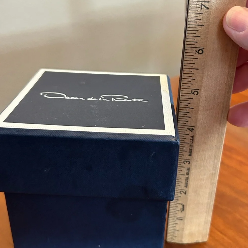 Oscar de la Renta luxurious candle