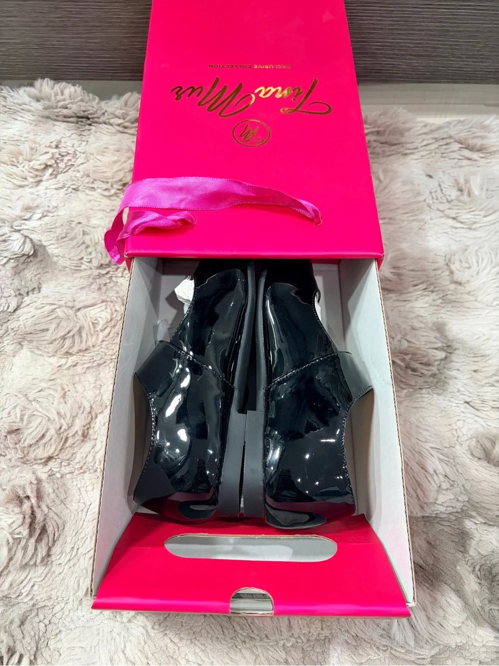Tina mus shiny black