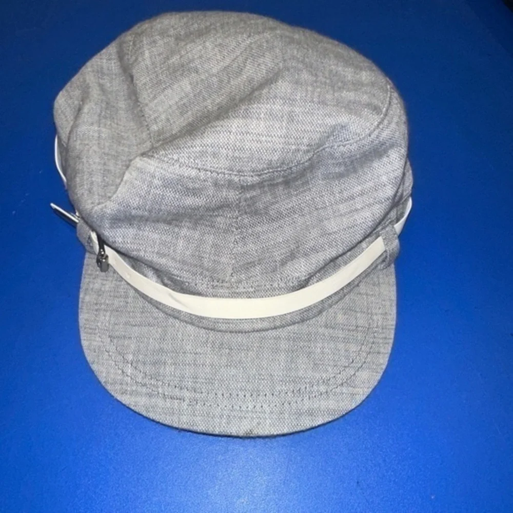 Calvin Klein‎ Gray Fedora Hat With White Belt Buckle Detail One Size 100% Cotton