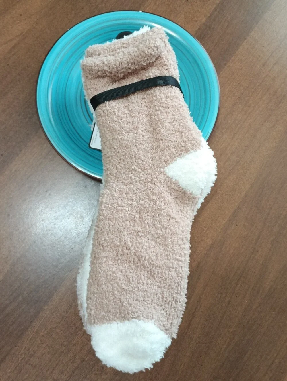 Women's NWT 3 Pair Tan & Cream Fuzzy Socks