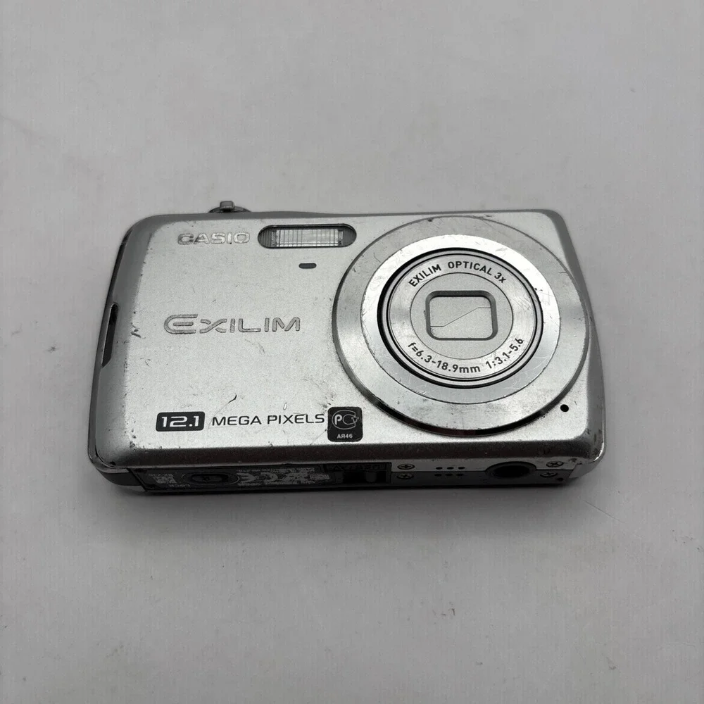 Casio EXILIM ZOOM EX-Z35‎ 12.1MP Digital Camera - Silver 3x Optical 2.6