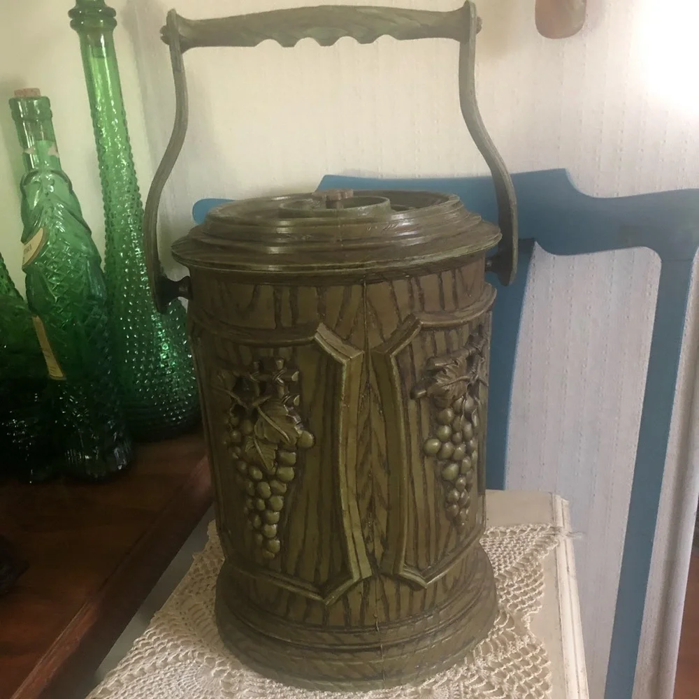 Vintage avocado green