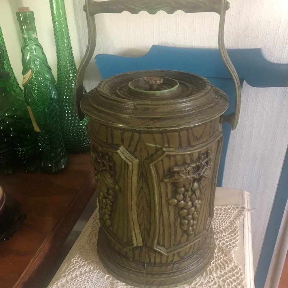 Vintage avocado green
