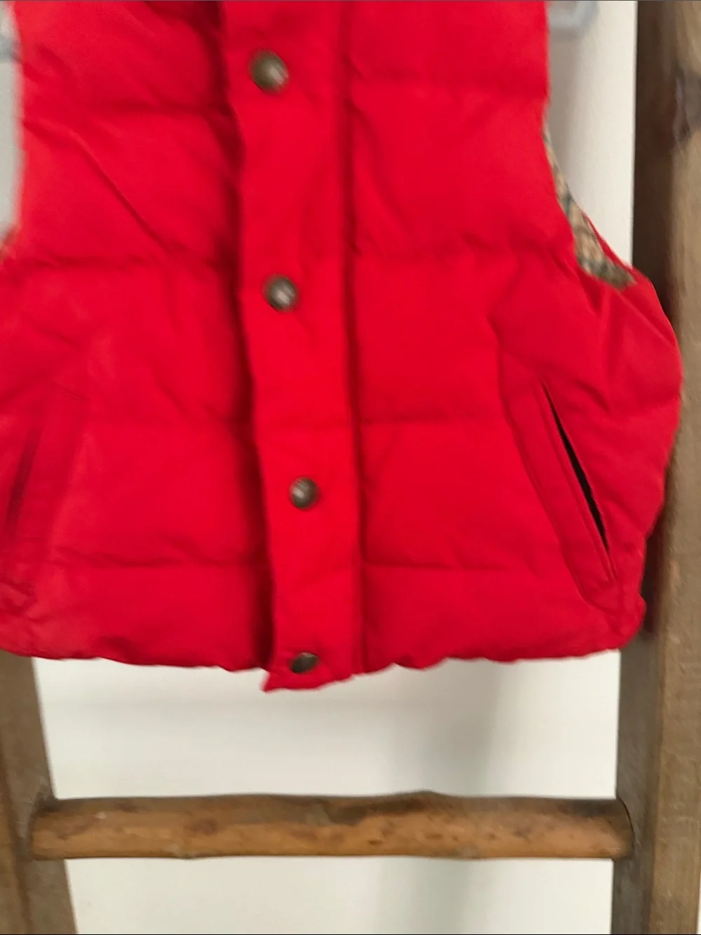 GAP bright red