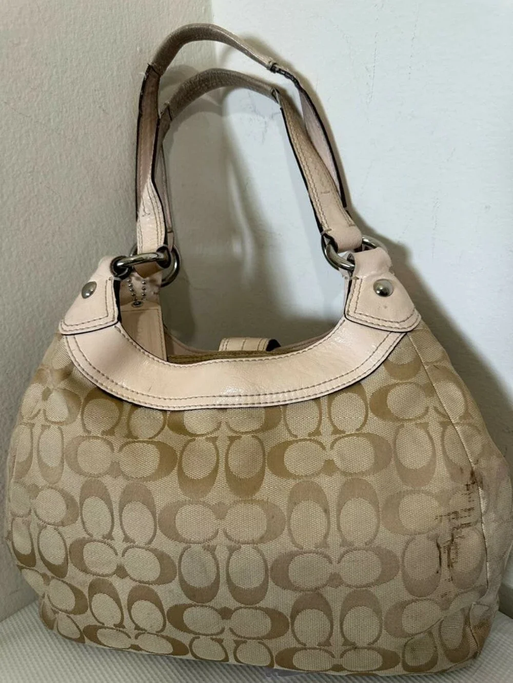 Coach elegant beige