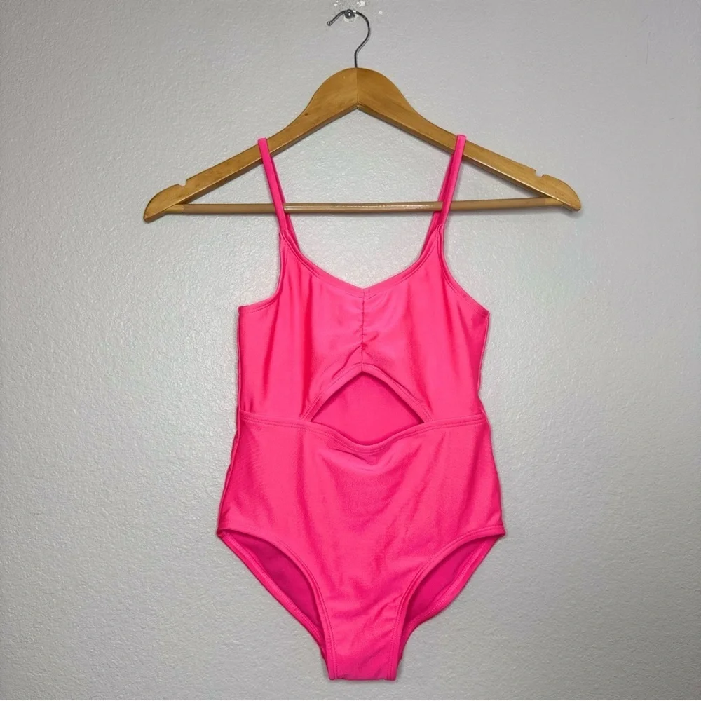 art class pool pink