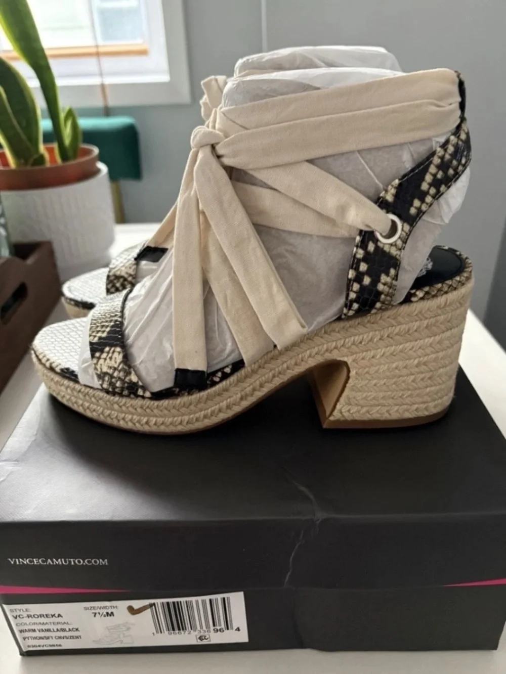 Vince Camaro upper sandals
