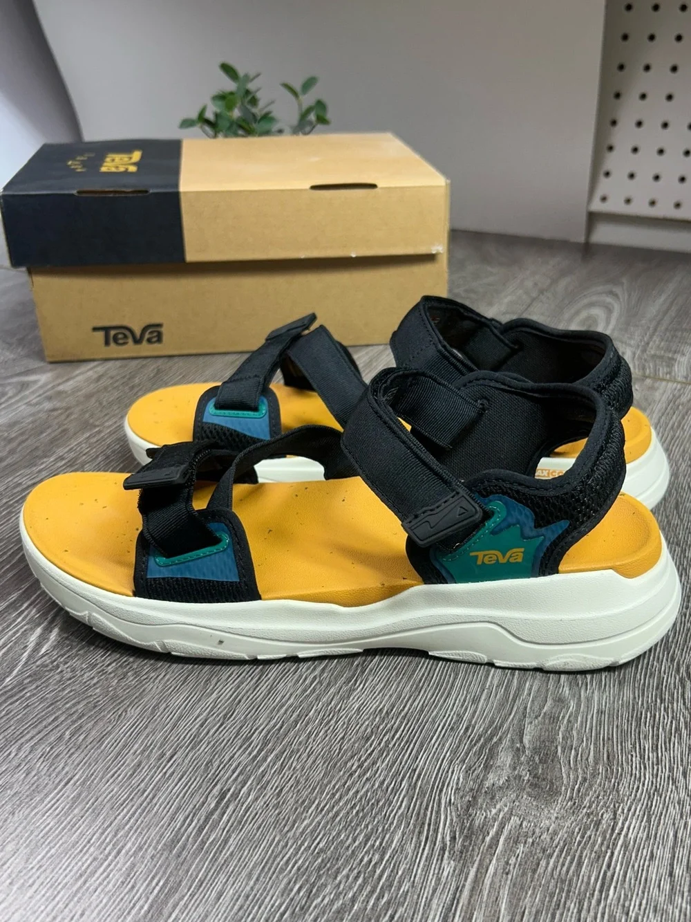 Teva men’s zimic Yellow Footbed Black Strap Sport Sandals